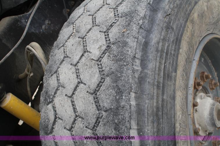 image for item A6682 1999 Volvo ACL truck cab and chassis