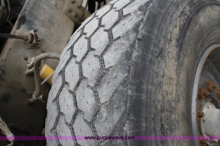 image for item A6682 1999 Volvo ACL truck cab and chassis