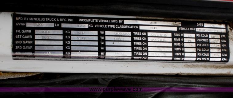 image for item A6682 1999 Volvo ACL truck cab and chassis