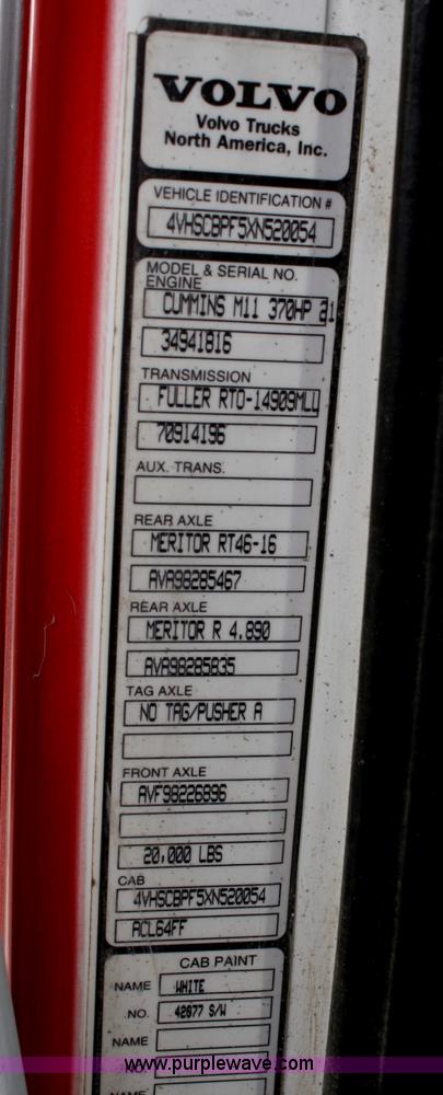 image for item A6682 1999 Volvo ACL truck cab and chassis