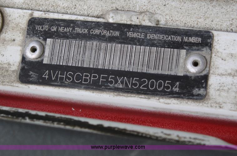 image for item A6682 1999 Volvo ACL truck cab and chassis