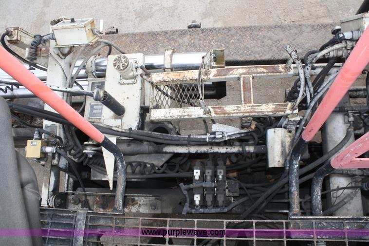 image for item A6683 1997 Cedarapids CR461 Grayhound series paver