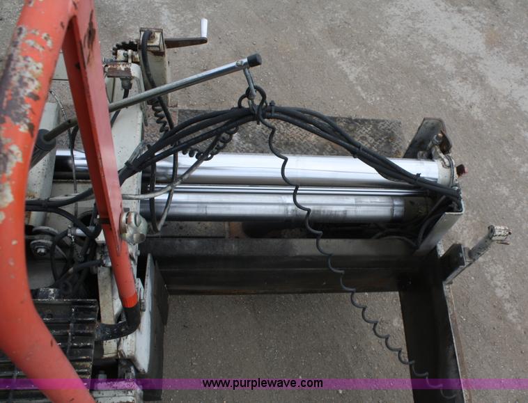 image for item A6683 1997 Cedarapids CR461 Grayhound series paver