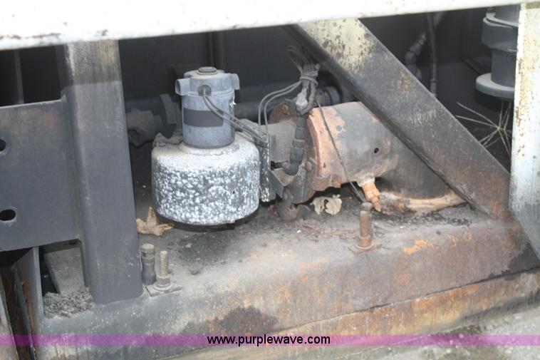 image for item A6683 1997 Cedarapids CR461 Grayhound series paver