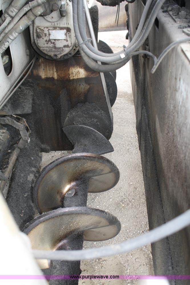 image for item A6683 1997 Cedarapids CR461 Grayhound series paver