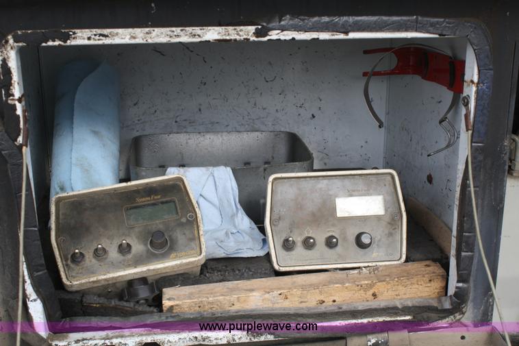 image for item A6683 1997 Cedarapids CR461 Grayhound series paver