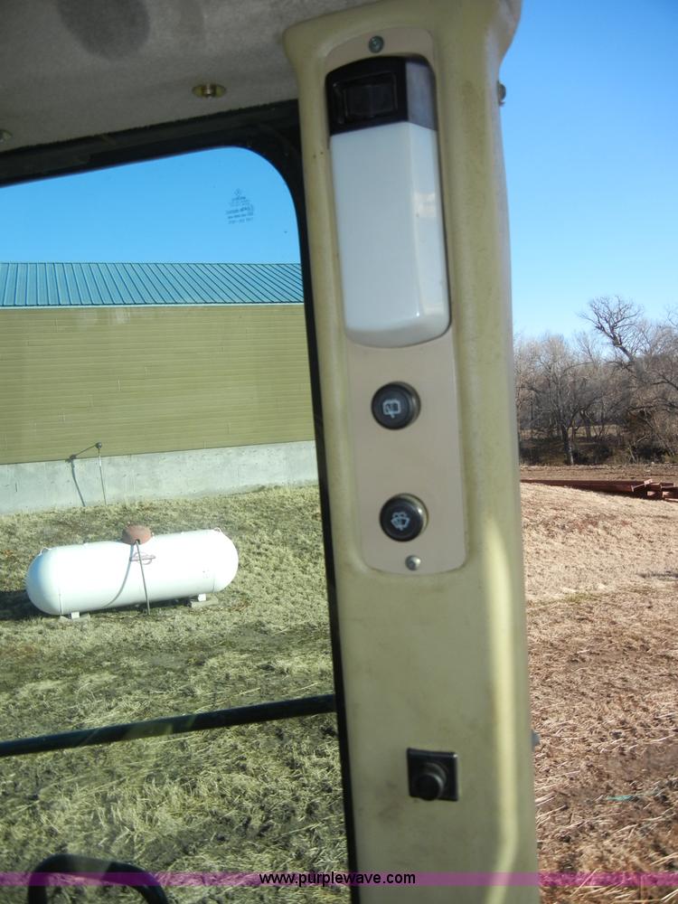 image for item A6707 2003 Caterpillar 953C track loader