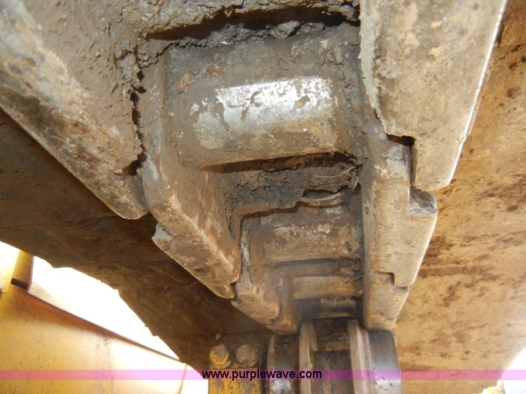 image for item A6708 2000 Komatsu D65PX dozer