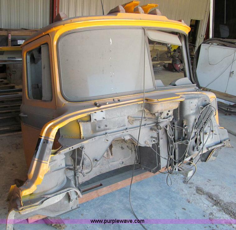 image for item A6751 Mack DM truck cab