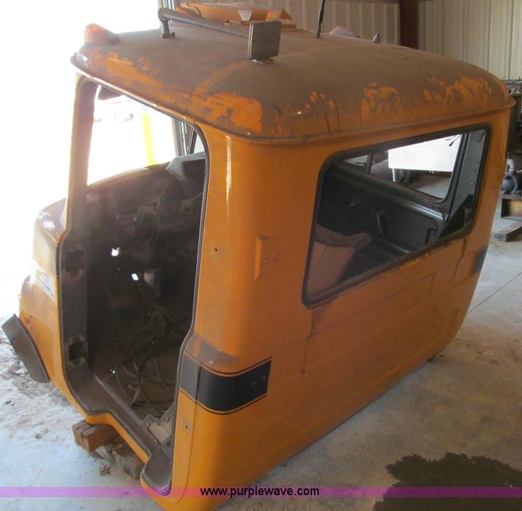 image for item A6751 Mack DM truck cab