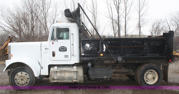 image for item A6762 1984 Freightliner FLC-42T dump truck