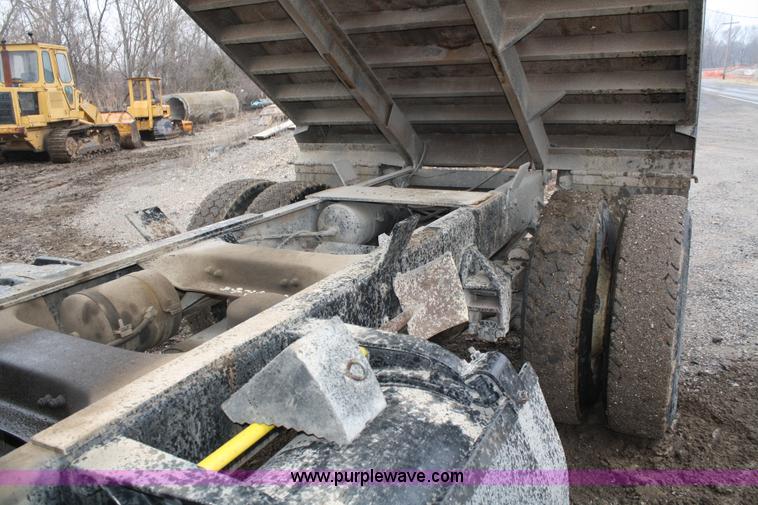 image for item A6762 1984 Freightliner FLC-42T dump truck