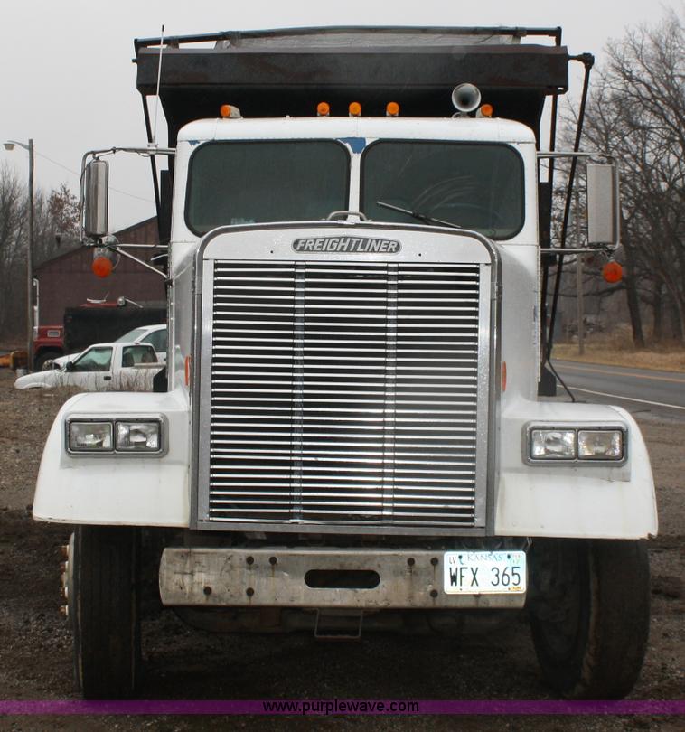 image for item A6762 1984 Freightliner FLC-42T dump truck