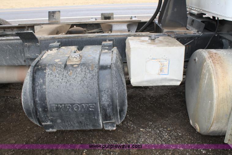 image for item A6762 1984 Freightliner FLC-42T dump truck