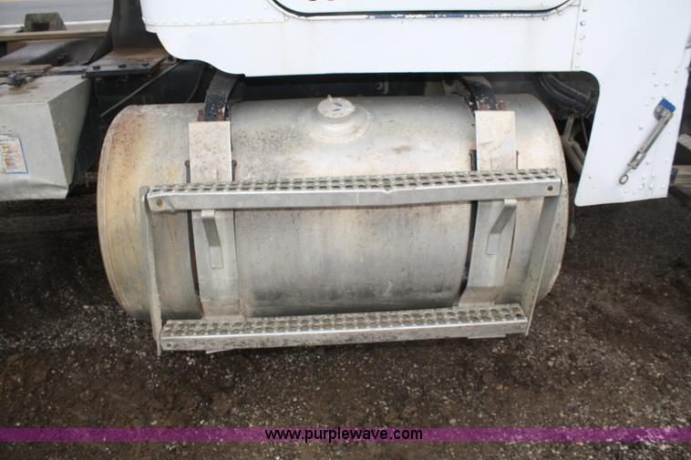 image for item A6762 1984 Freightliner FLC-42T dump truck