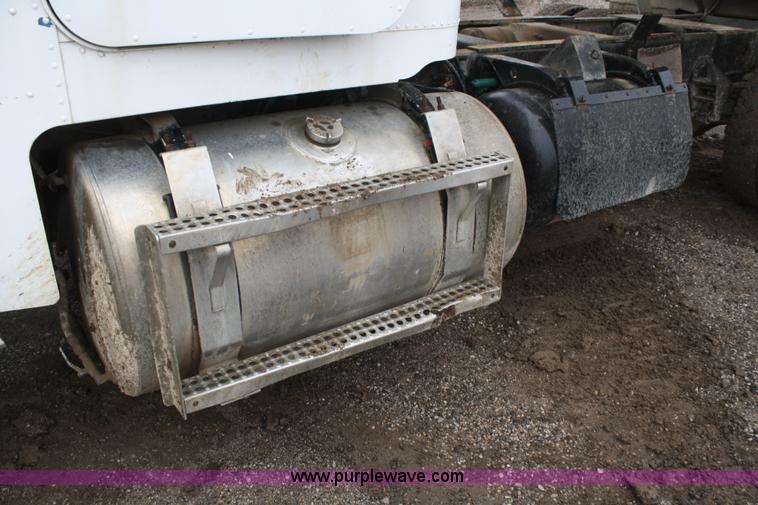 image for item A6762 1984 Freightliner FLC-42T dump truck