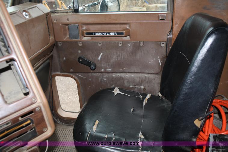 image for item A6762 1984 Freightliner FLC-42T dump truck