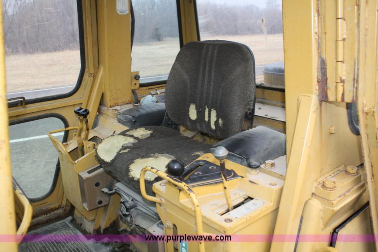 image for item A6763 1987 Caterpillar 953 track loader