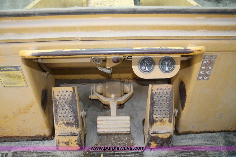 image for item A6763 1987 Caterpillar 953 track loader