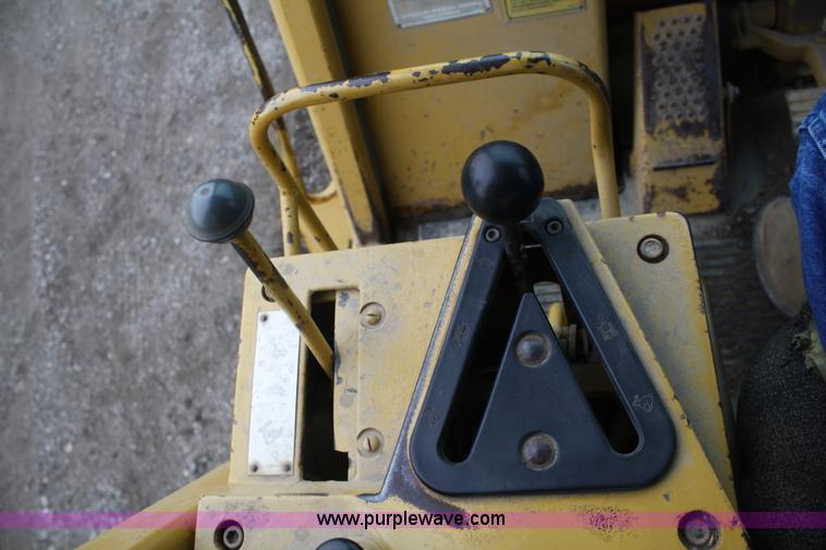 image for item A6763 1987 Caterpillar 953 track loader
