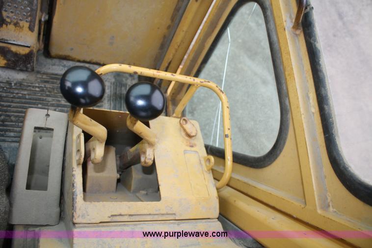 image for item A6763 1987 Caterpillar 953 track loader