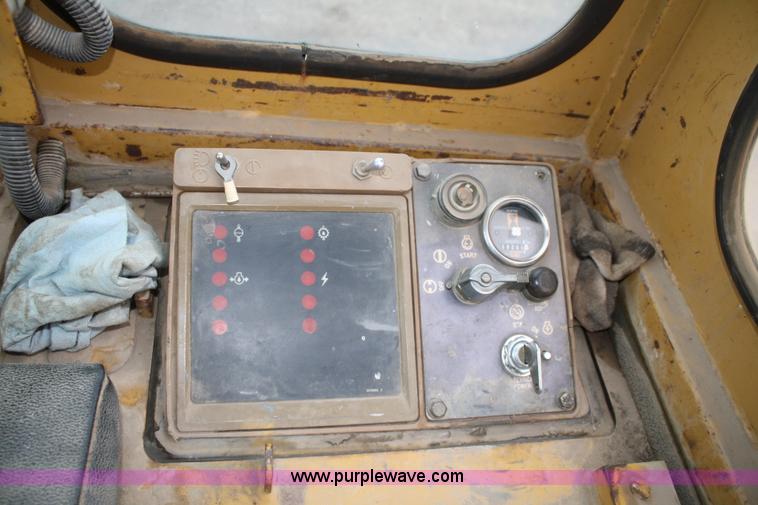 image for item A6763 1987 Caterpillar 953 track loader