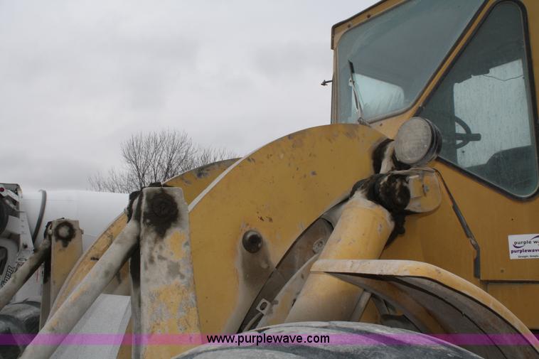 image for item A6768 1973 Caterpillar 966C wheel loader