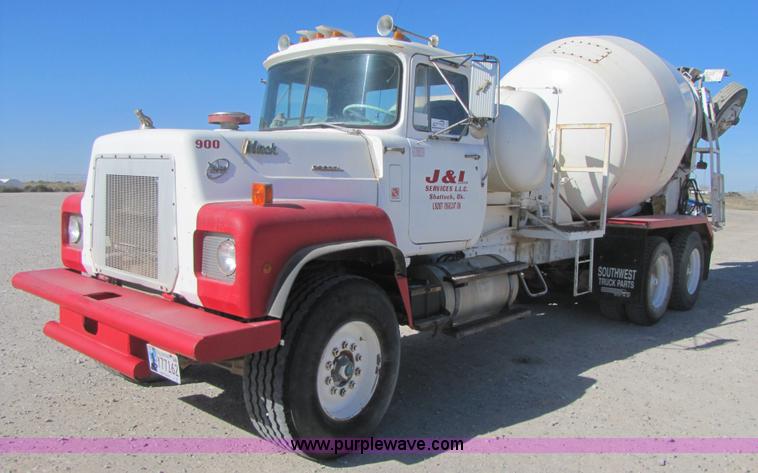 image for item B2122 1979 Mack RS6001 mixer truck