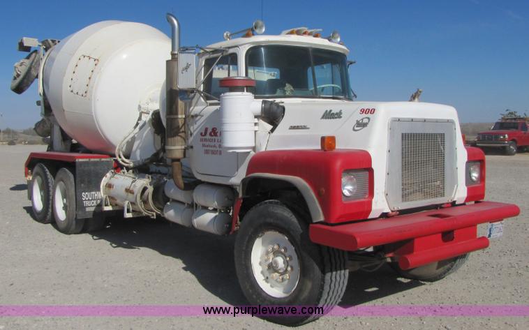 image for item B2122 1979 Mack RS6001 mixer truck