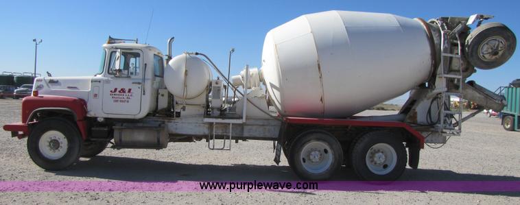 image for item B2122 1979 Mack RS6001 mixer truck