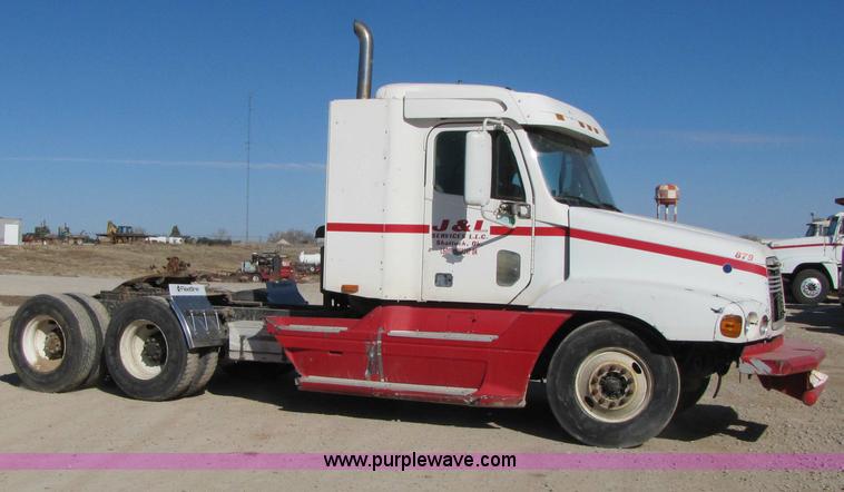 image for item B2193 1999 Freightliner Century Class semi truck