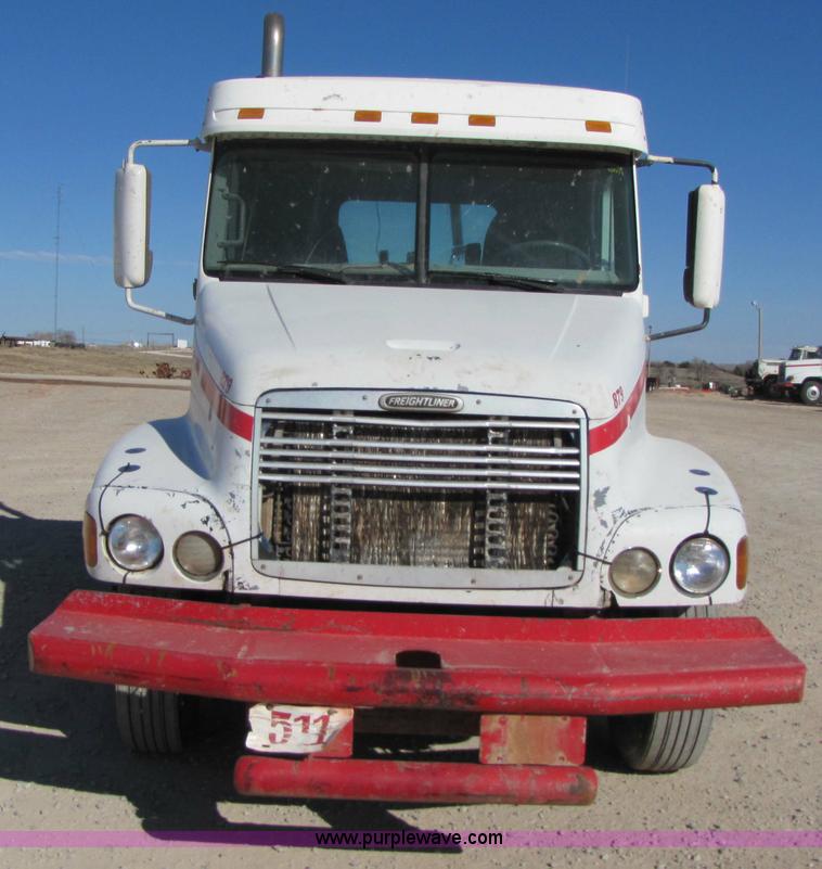image for item B2193 1999 Freightliner Century Class semi truck