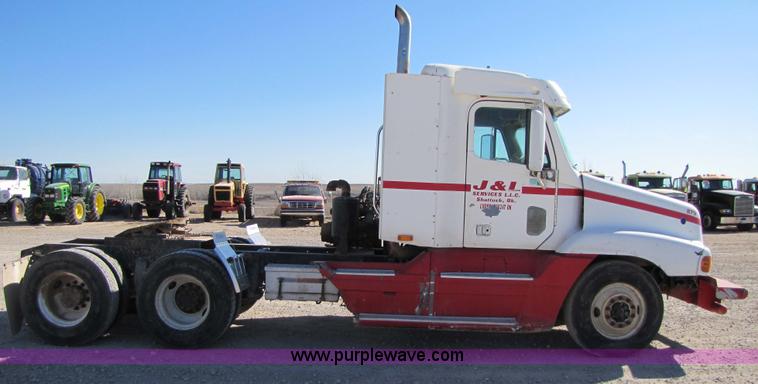 image for item B2193 1999 Freightliner Century Class semi truck
