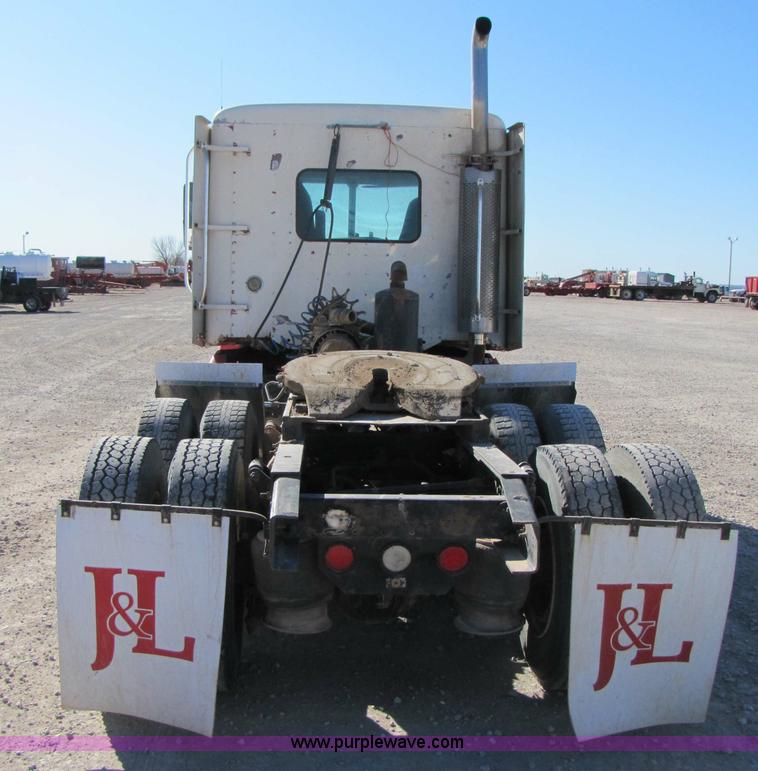 image for item B2193 1999 Freightliner Century Class semi truck