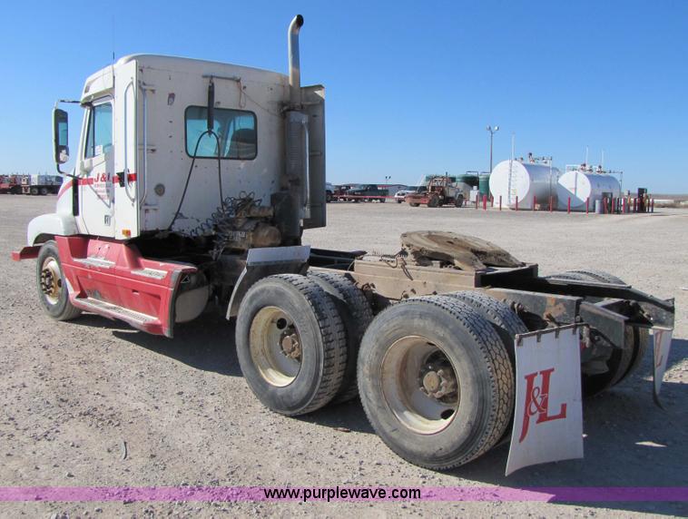 image for item B2193 1999 Freightliner Century Class semi truck