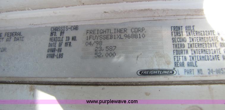 image for item B2193 1999 Freightliner Century Class semi truck