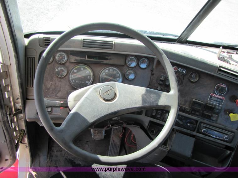 image for item B2193 1999 Freightliner Century Class semi truck