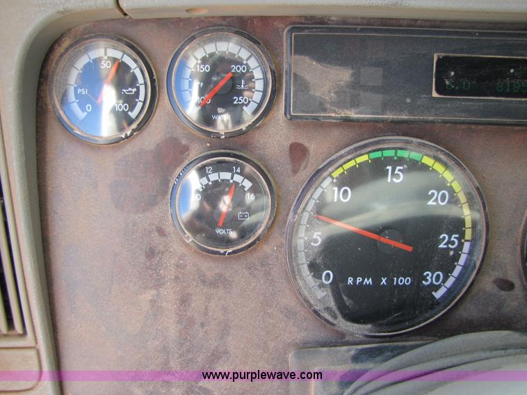 image for item B2193 1999 Freightliner Century Class semi truck