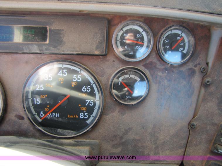 image for item B2193 1999 Freightliner Century Class semi truck