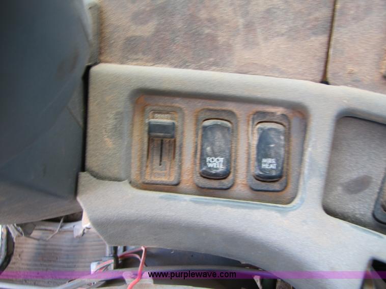 image for item B2193 1999 Freightliner Century Class semi truck