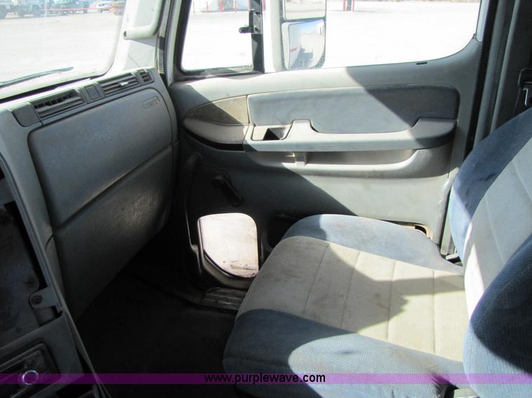 image for item B2193 1999 Freightliner Century Class semi truck