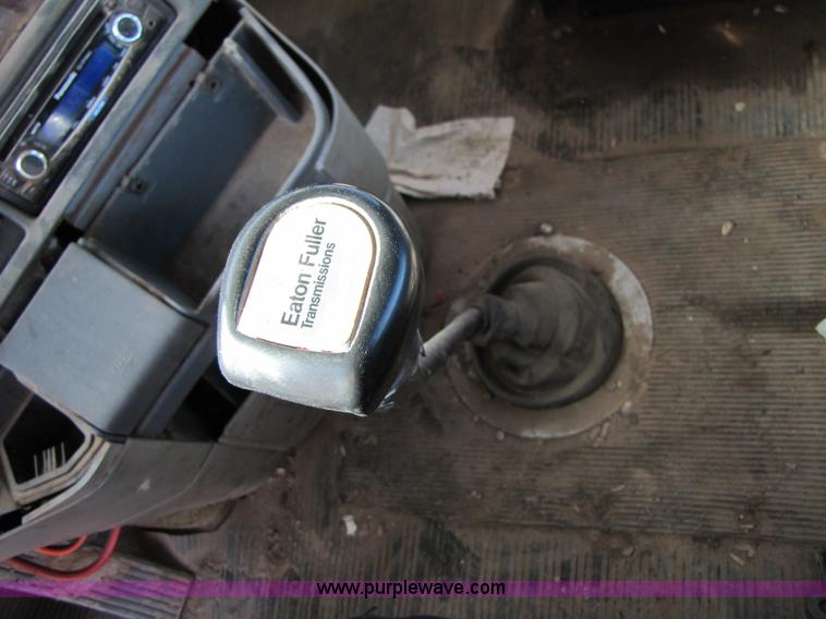 image for item B2193 1999 Freightliner Century Class semi truck