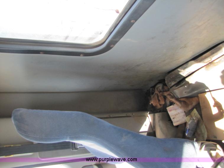 image for item B2193 1999 Freightliner Century Class semi truck