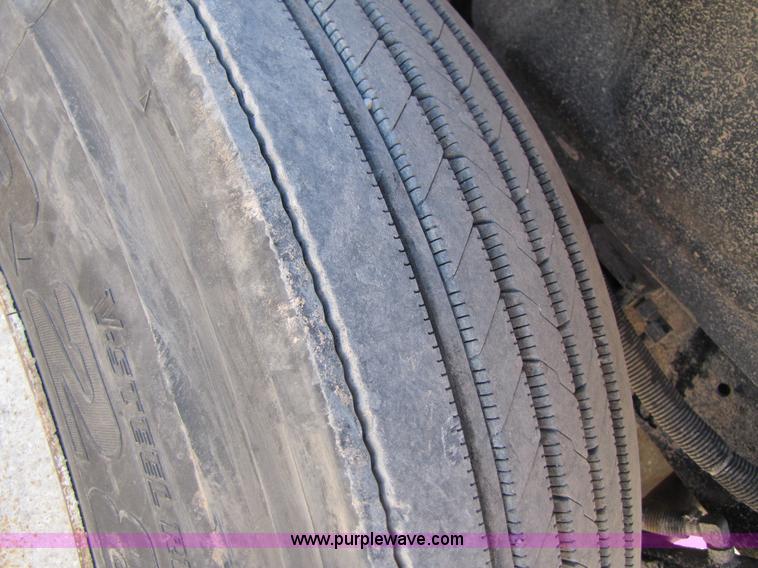 image for item B2193 1999 Freightliner Century Class semi truck