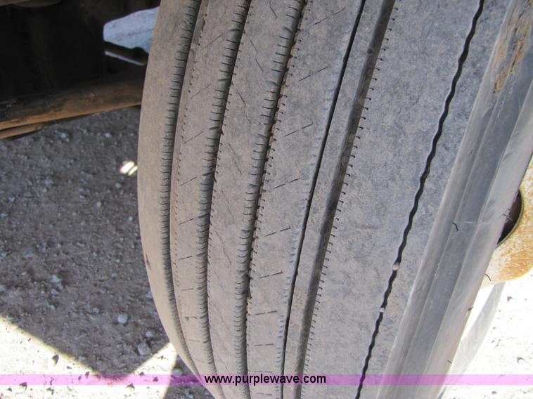 image for item B2193 1999 Freightliner Century Class semi truck