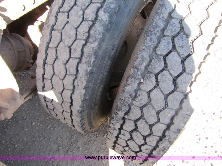 image for item B2193 1999 Freightliner Century Class semi truck