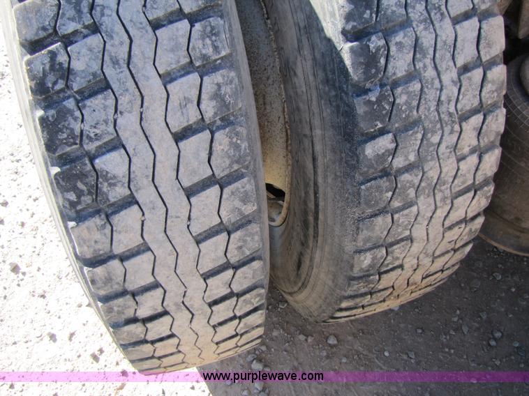 image for item B2193 1999 Freightliner Century Class semi truck