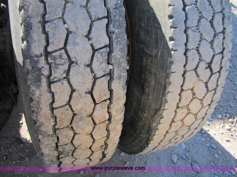 image for item B2193 1999 Freightliner Century Class semi truck