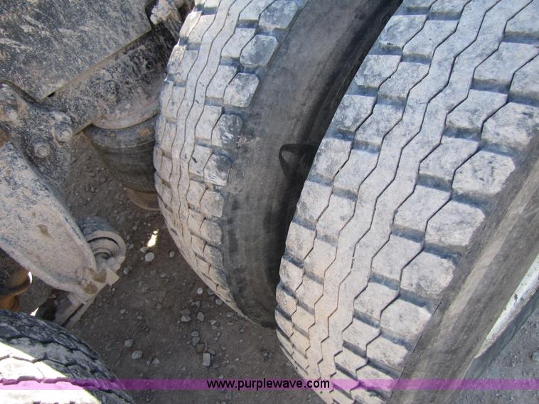 image for item B2193 1999 Freightliner Century Class semi truck