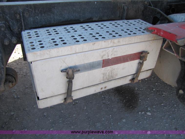 image for item B2193 1999 Freightliner Century Class semi truck